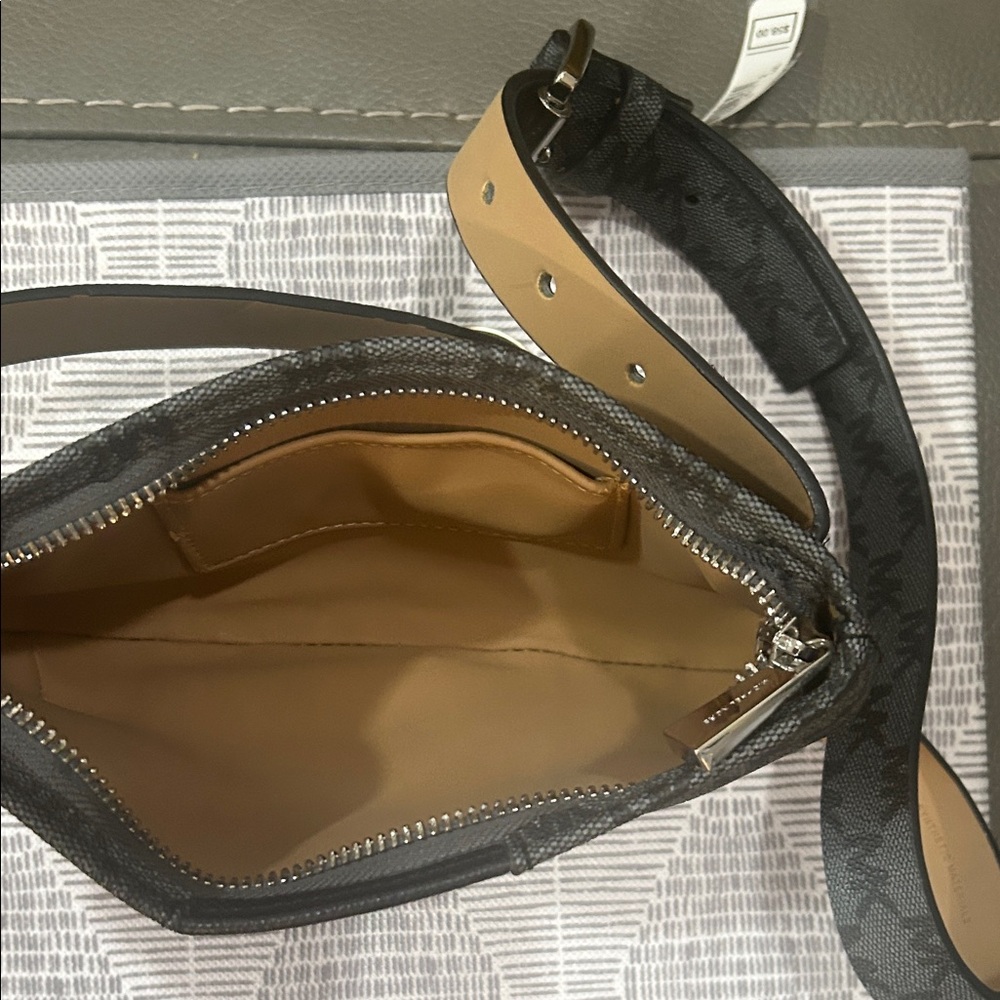 Michael Kors Gray and Black MK Logo Signature Belt Bag NEW - Picture 5 of 8